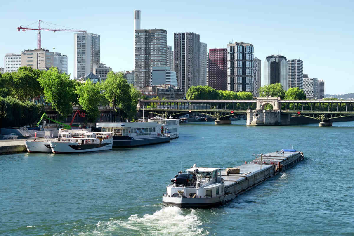 Découvrir Paris par la seine cover (1)