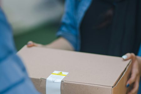 Comment réduire les coûts logistiques grâce à l’emballage en carton ?
