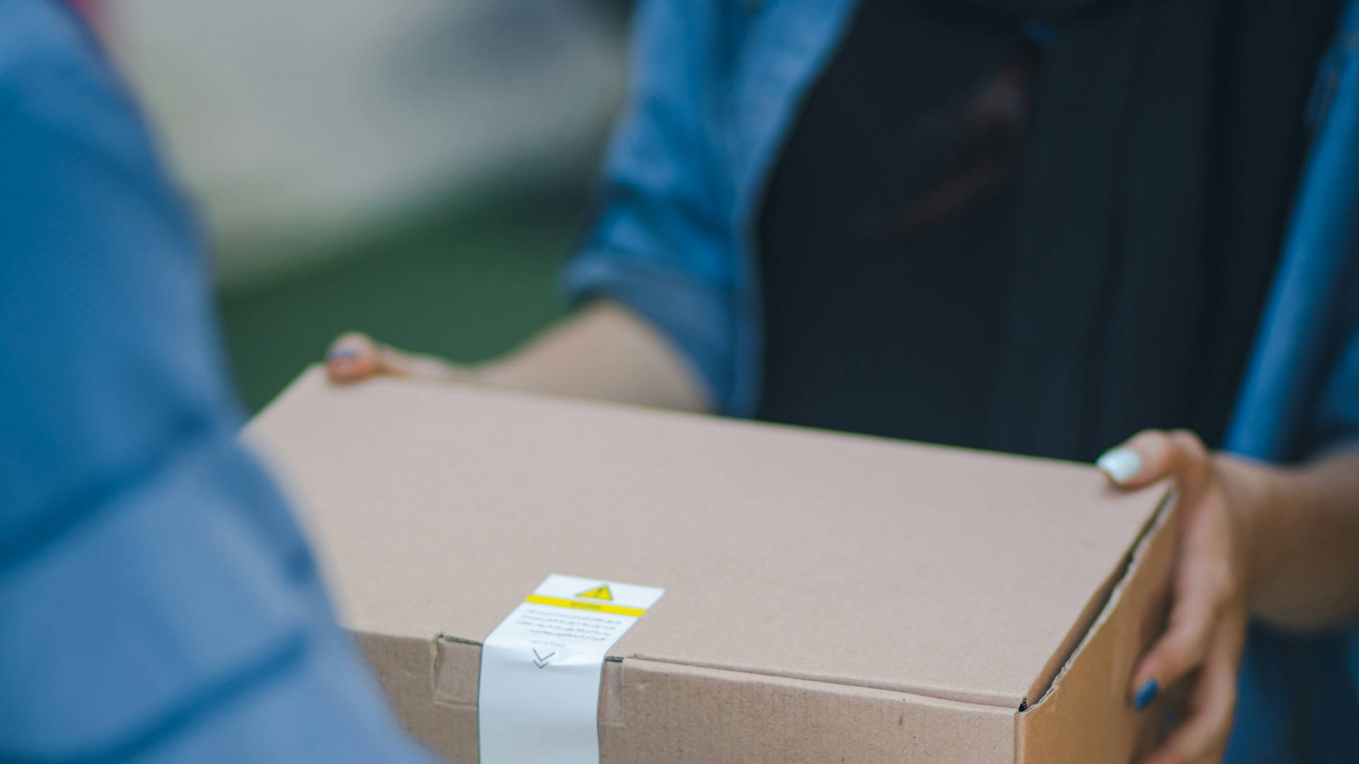 Comment réduire les coûts logistiques grâce à l’emballage en carton ?