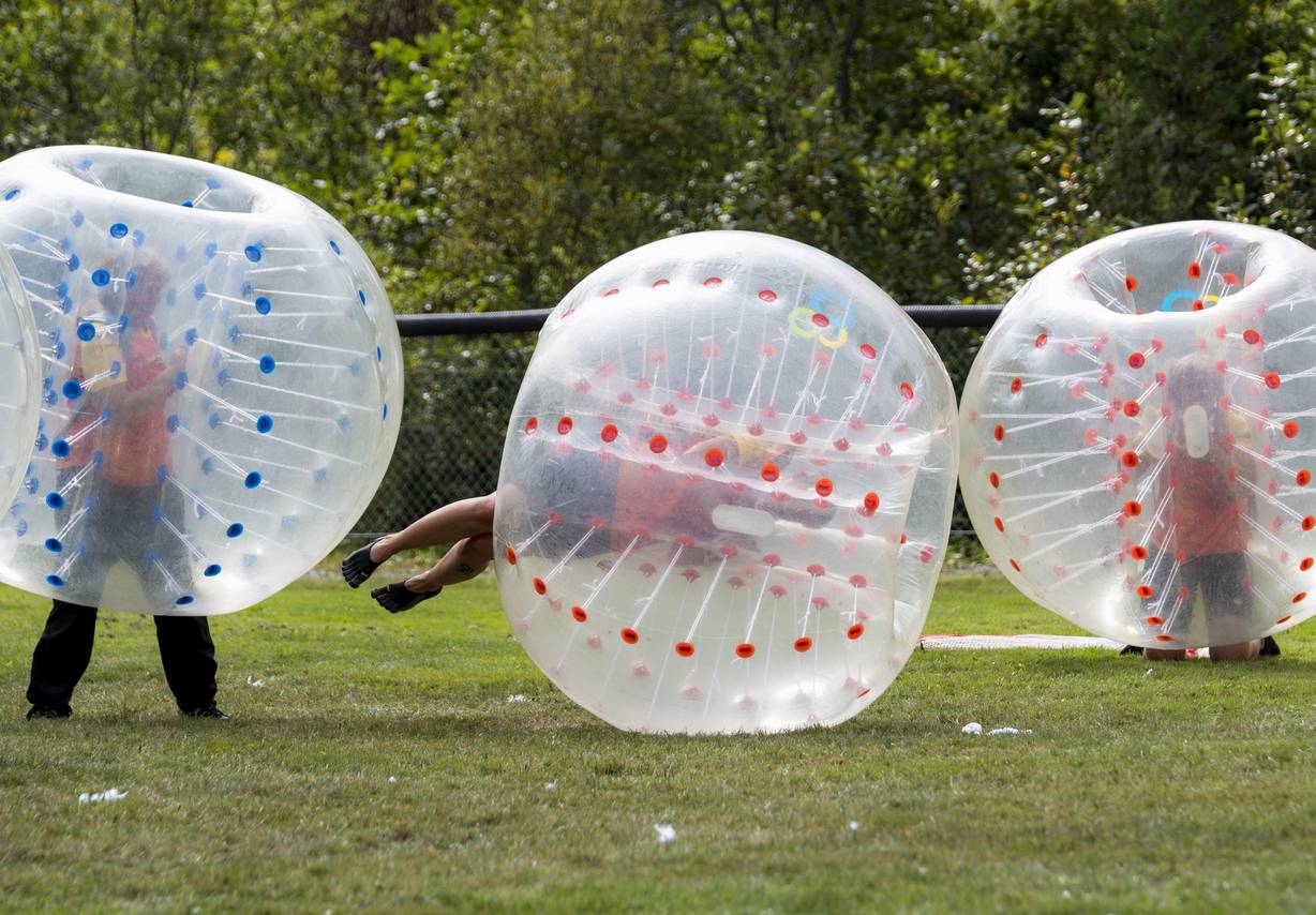 bubble foot ; team building