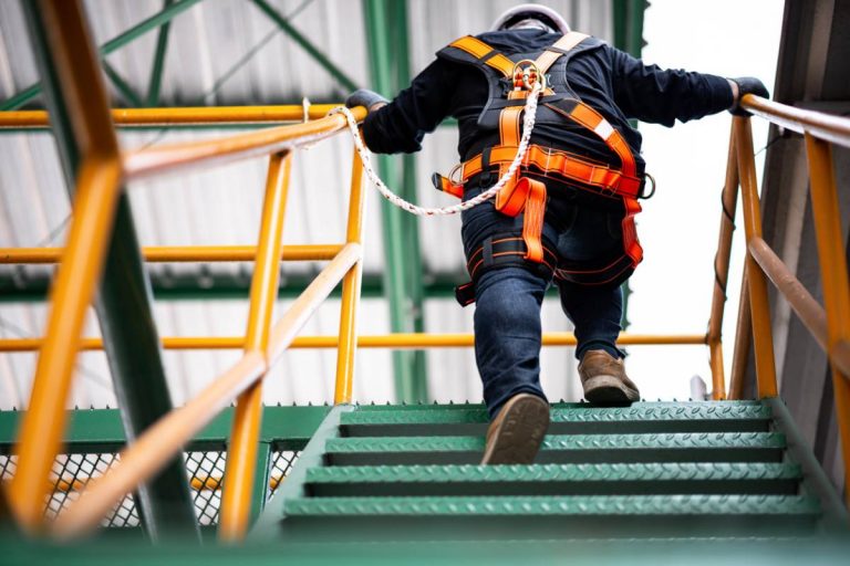 Travail en hauteur réglementation, formation et sécurité