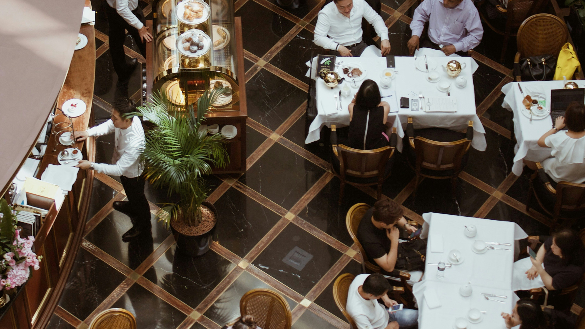 Les avantages des vitrines murales pour les professionnels CHR en cuisine