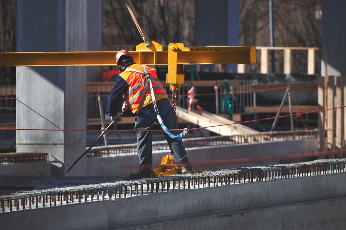 Ouvrier travaillant sur un chantier